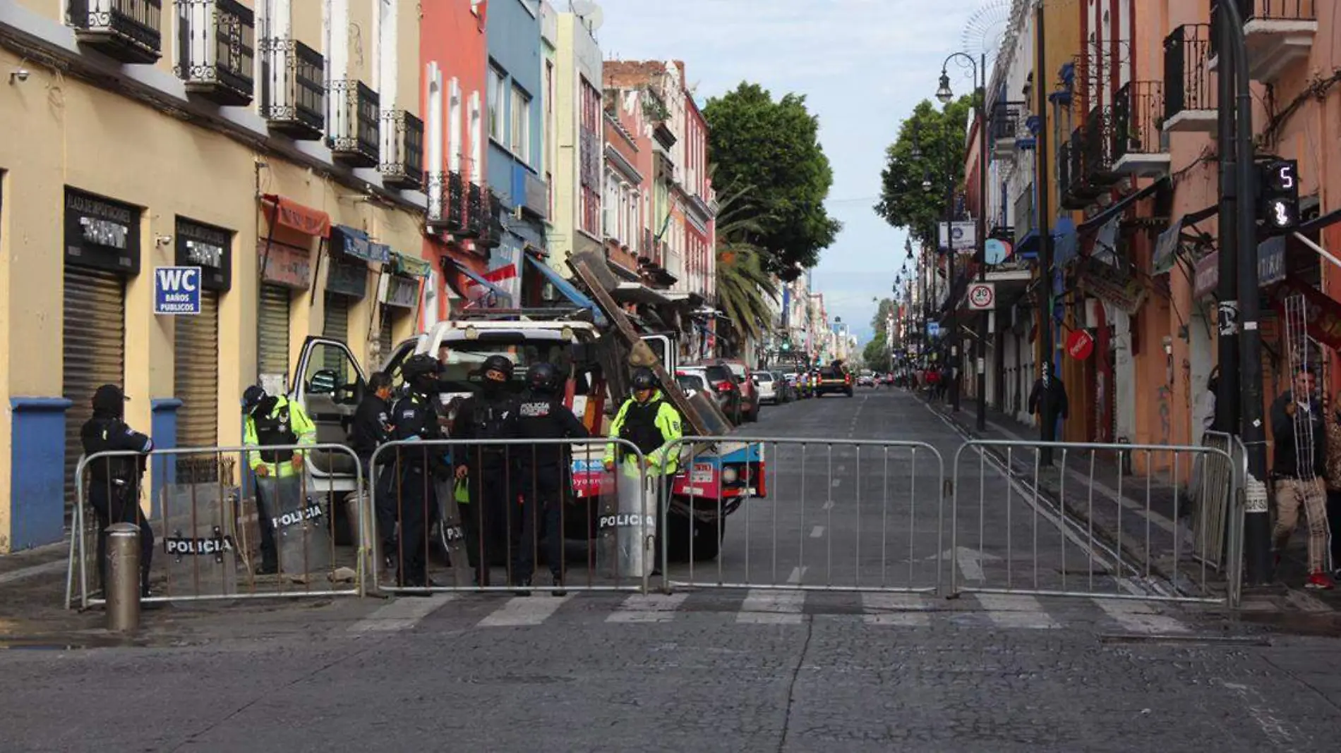 Las calles del Centro Histórico de Puebla amanecieron blindadas por un operativo